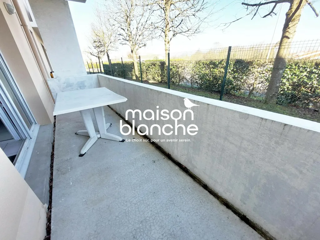 Balcony - Modern Flat with Balcony in Parthenay