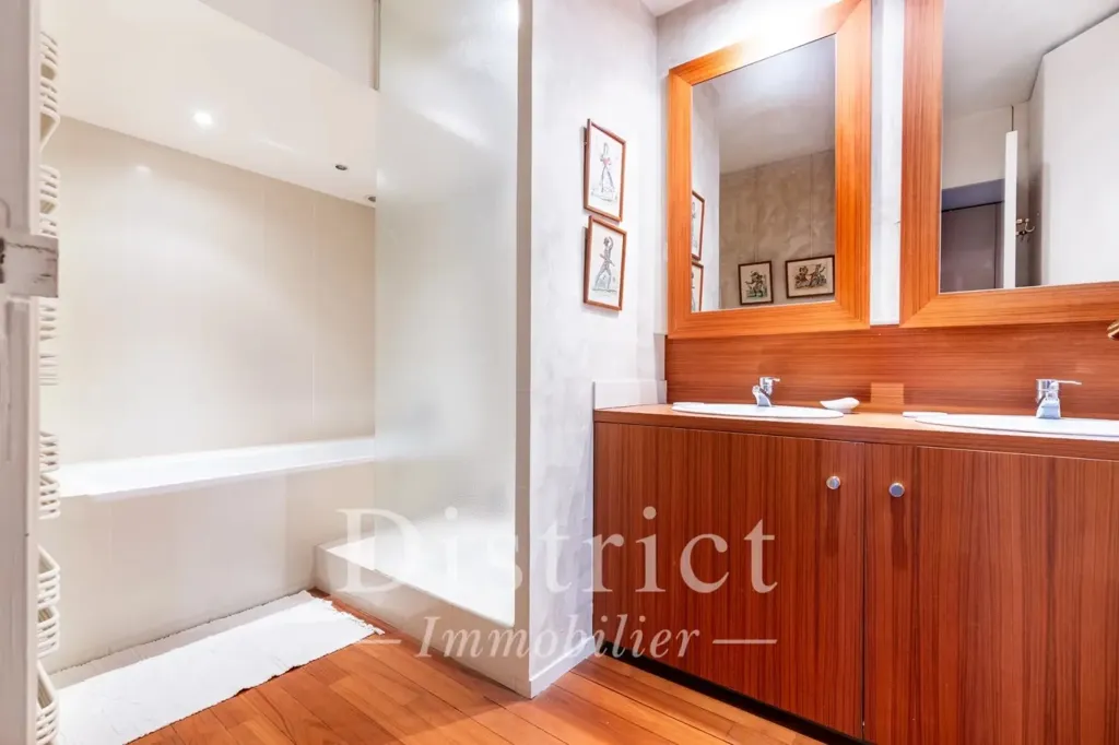 Vannitoad - 5-Piece Apartment with Balcony in Triangle d'Or
