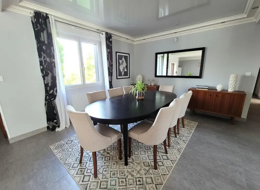 Sala da pranzo - Contemporary House with Pool on Amboise Heights