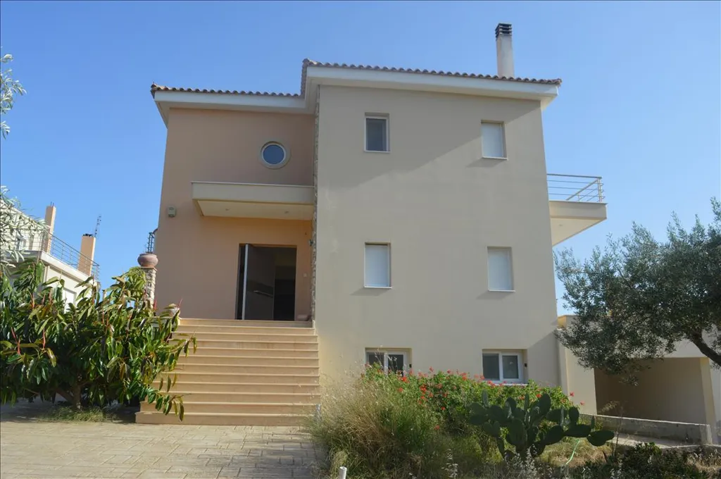 Appartement 6 pièces à Loutraki
