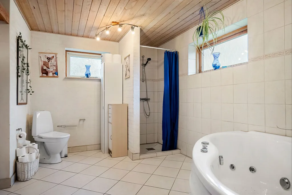 Salles de bain - Maison 5 pièces à Stege
