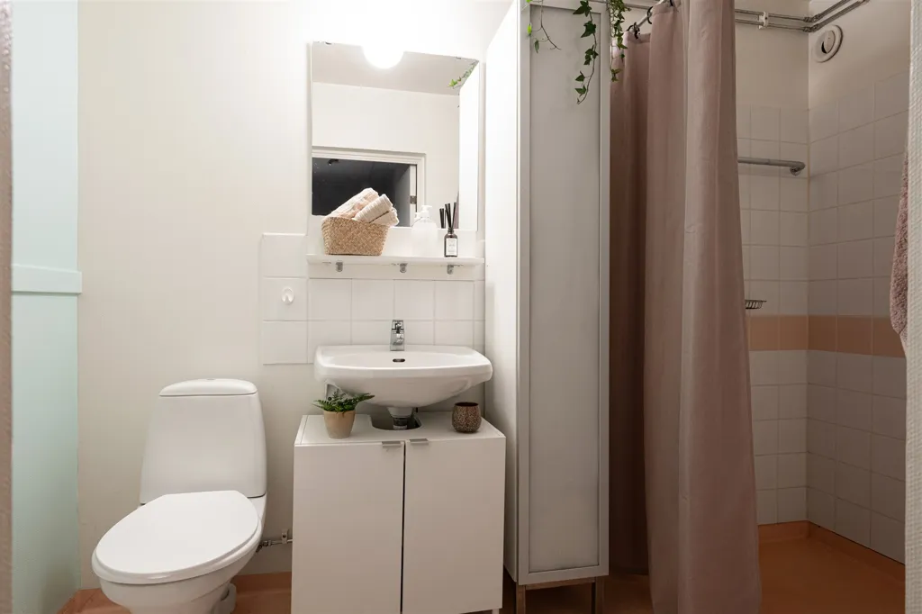 Vannitoad - Spacious Apartment with Balcony in Söderby