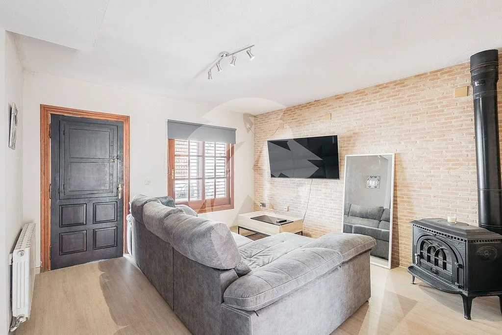 Elutuba - House with Pool and Terrace in Almardà