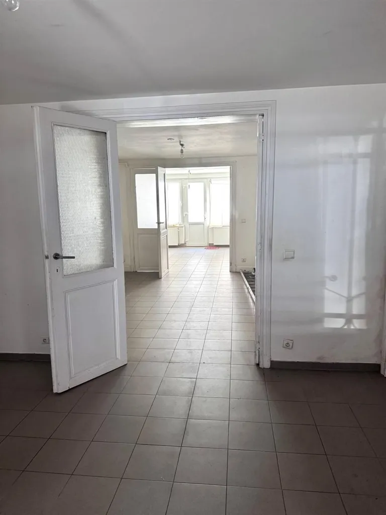 Esik - House with Multiple Apartments in Saint-Gilles
