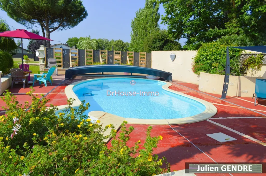 Piscine - Maison avec Piscine et Garage à Melle