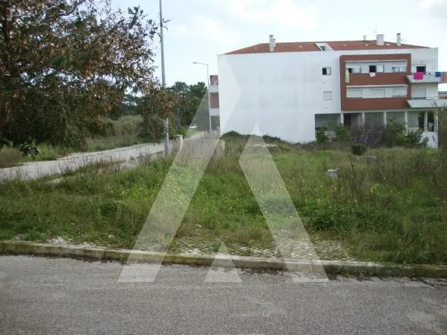 Jardin - Housing Plot with Commercial Potential in Buarcos