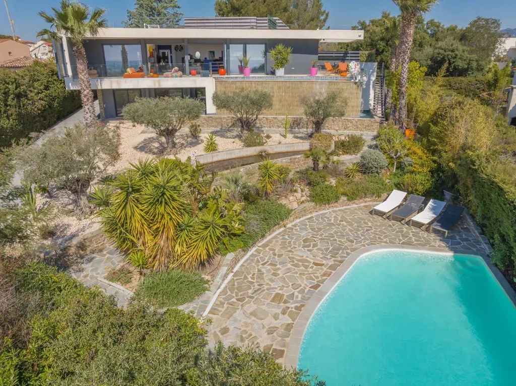 Vue aérienne - Villa Contemporaine avec Vue Mer à Saint-Raphaël