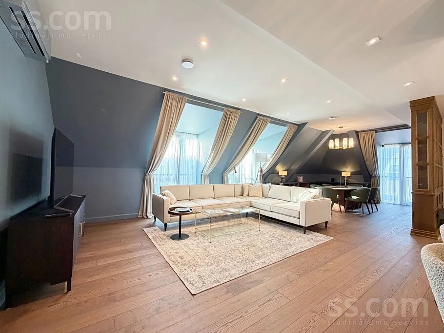 Séjour - Luxury 4-Bedroom Apartment with Balcony in Riga Centre