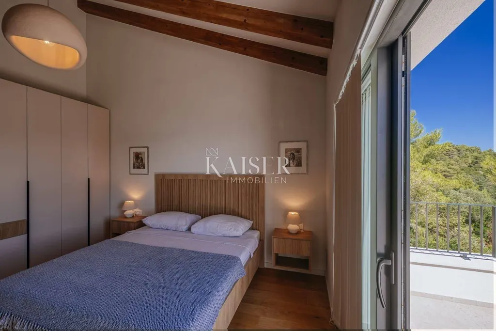 Bedrooms - Luxury Villa with Infinity Pool on Mali Iž