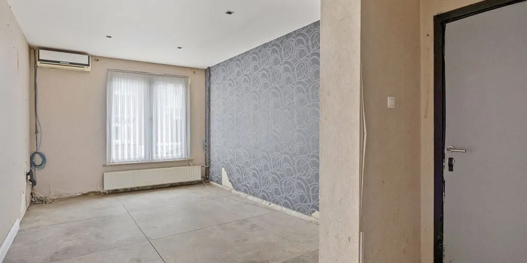 Hallway - Mixed-Use Property with Private Residence in Tongeren
