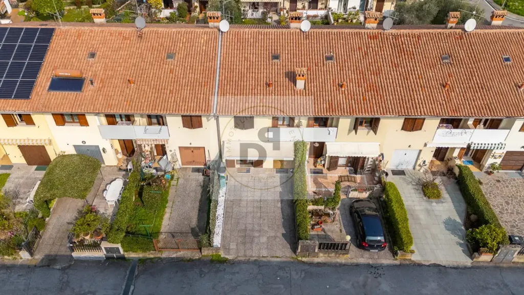 Vue aérienne - Rear-Attached Villa with Garden in Salò