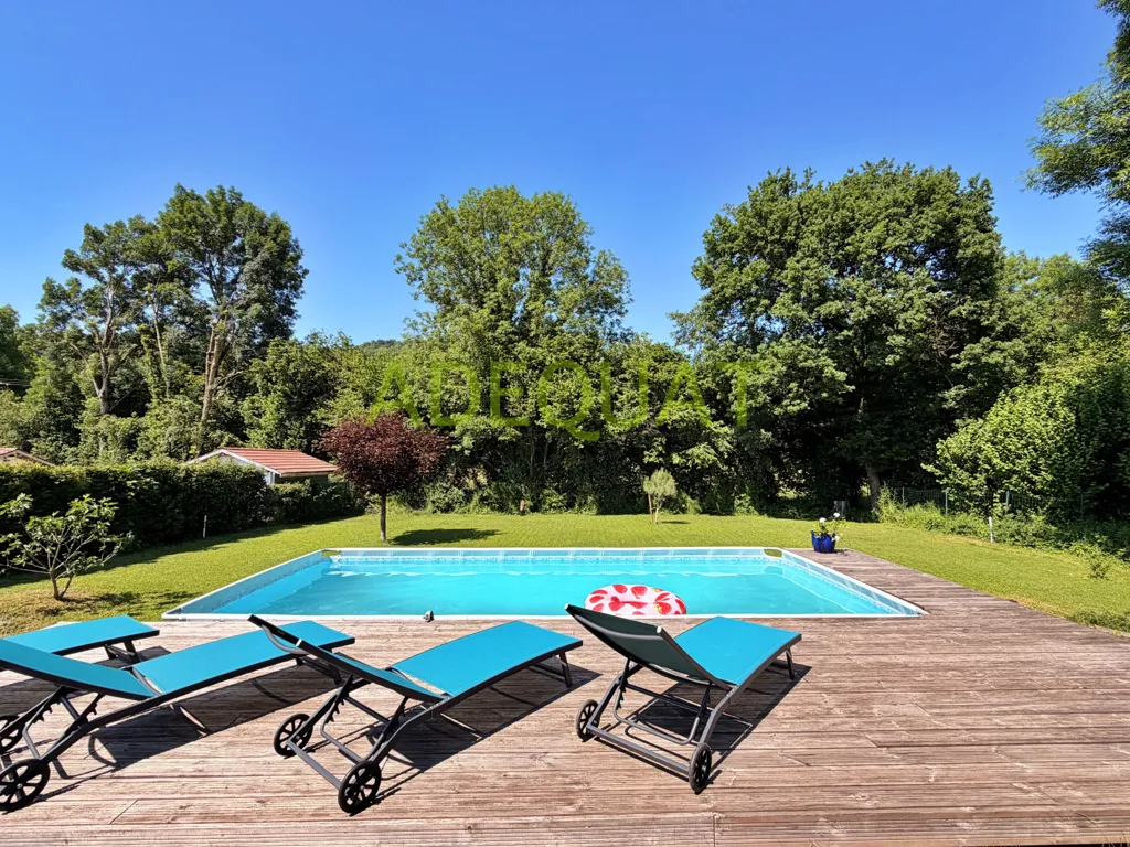 Piscine - Villa de Plain Pied avec Piscine à Cessieu Centre