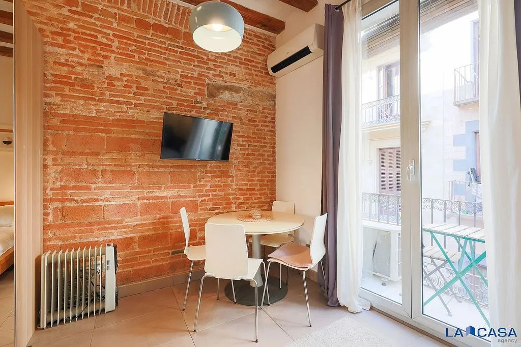 Söögituba - Reformed Flat with Balcony in El Raval
