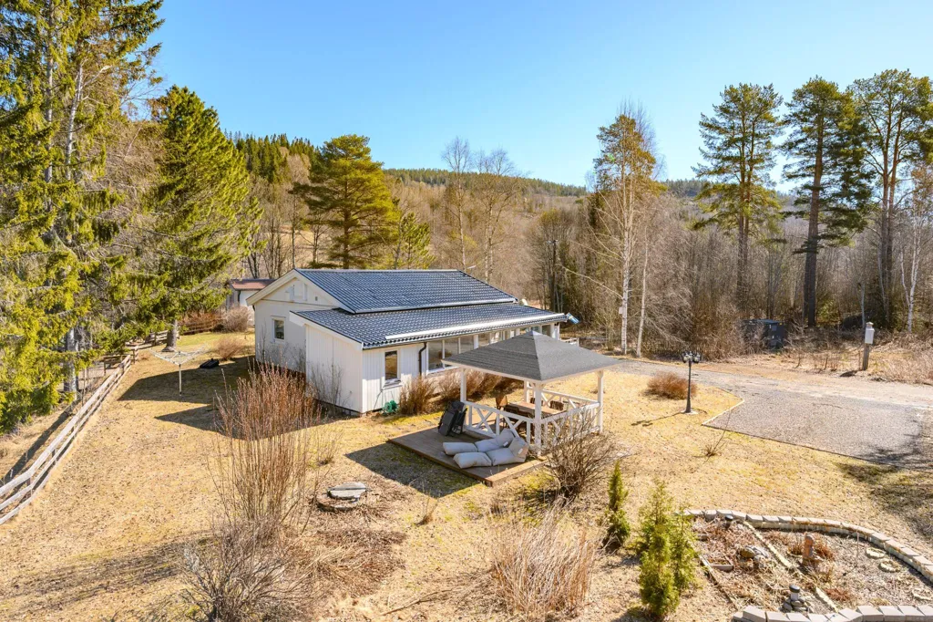 Õhuvaade - Charming Villa by the Stream in Björkom
