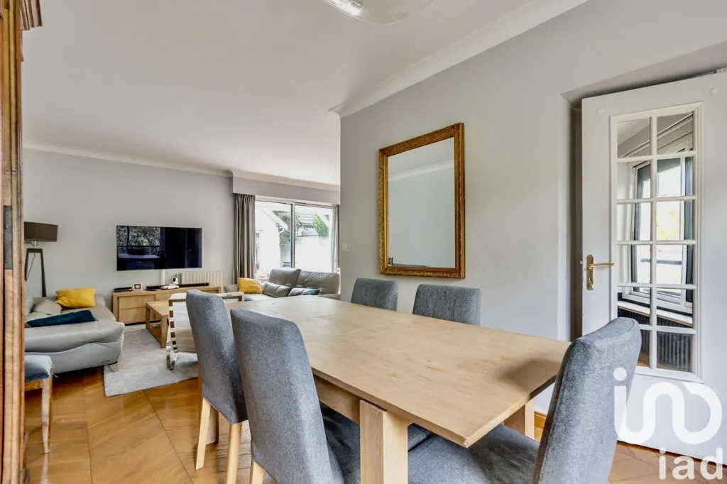 Salle à manger - Villa Luxueuse avec Jardin à Saint-Maur-des-Fossés