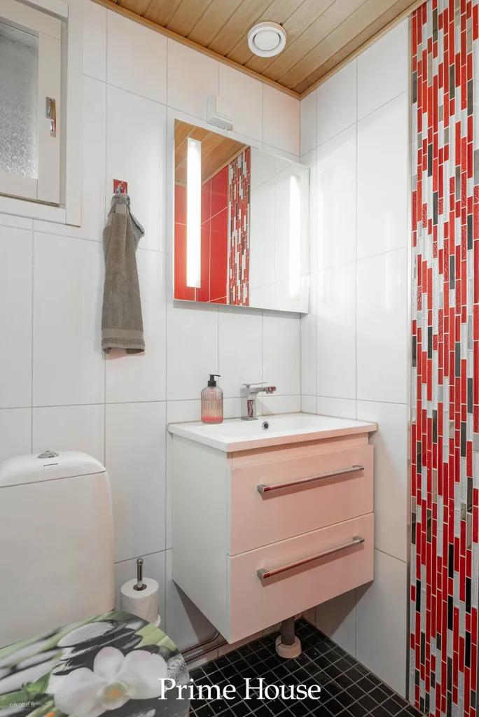 Bagni - Modernised Terraced House with Sauna in Kirkkonummi