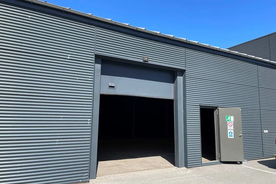 Garaaž - Warehouse and Office Space in Secure Area