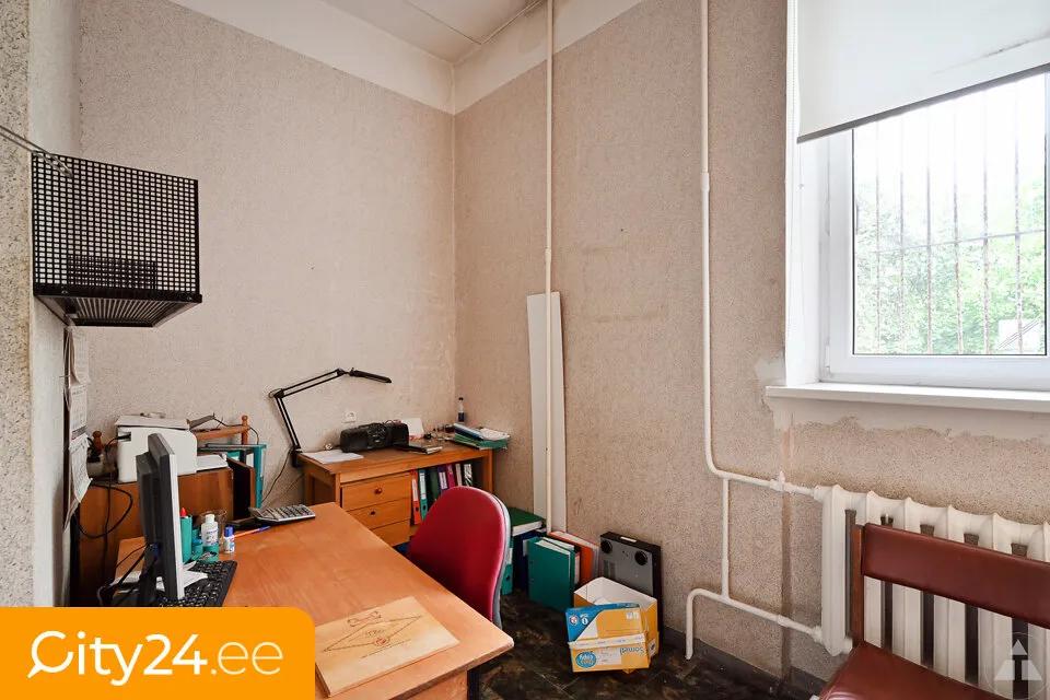 Bureau - Commercial Space with Large Windows in Riga