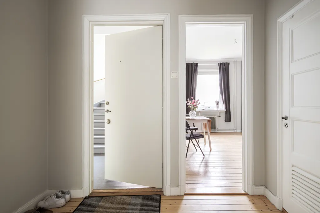 Esik - Charming Renovated Flat in Landshövdingehus, Central Location