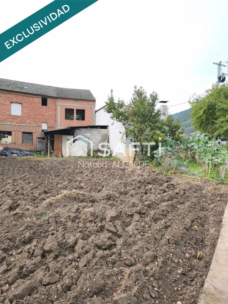 Jardin - Unfinished House with Land in Quilos