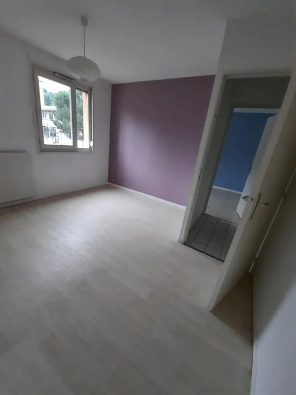 Pièces - Appartement 3 Pièces avec Balcon à Saint-Just-Saint-Rambert