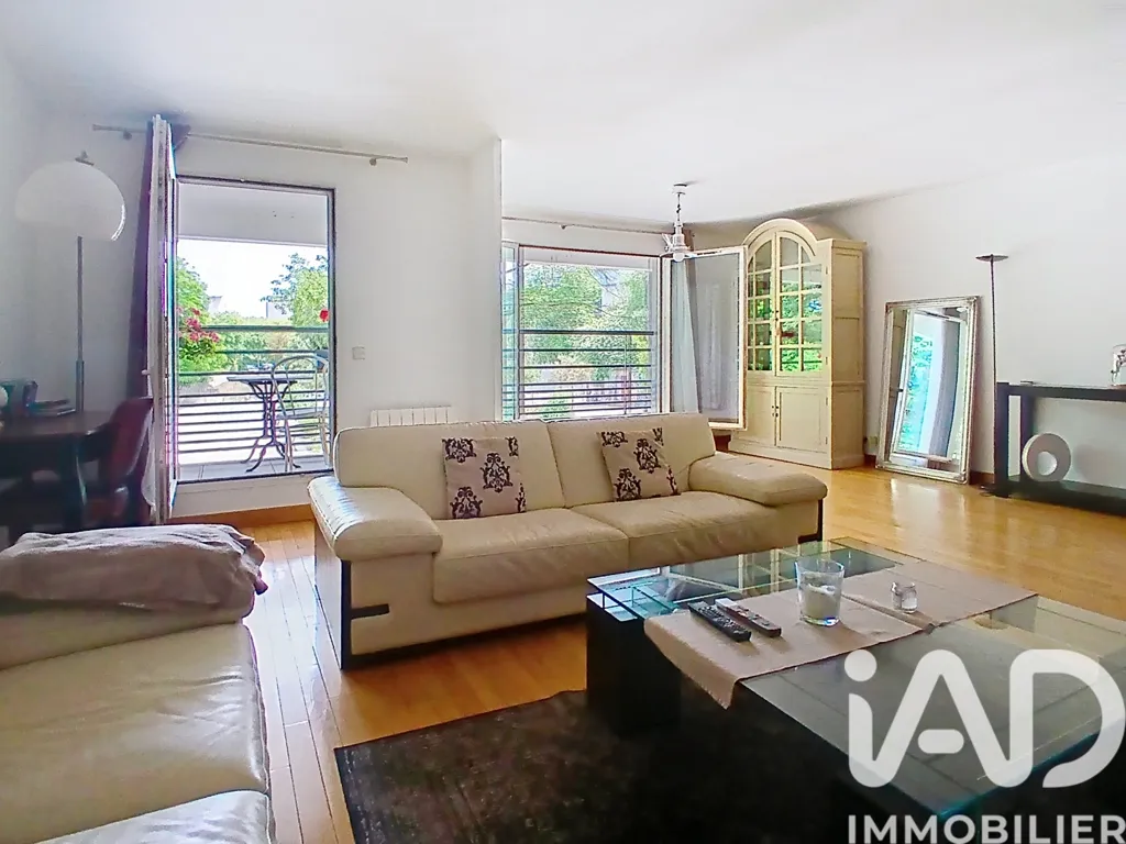 Séjour - Appartement Luxe avec Balcon à Buttes-Chaumont