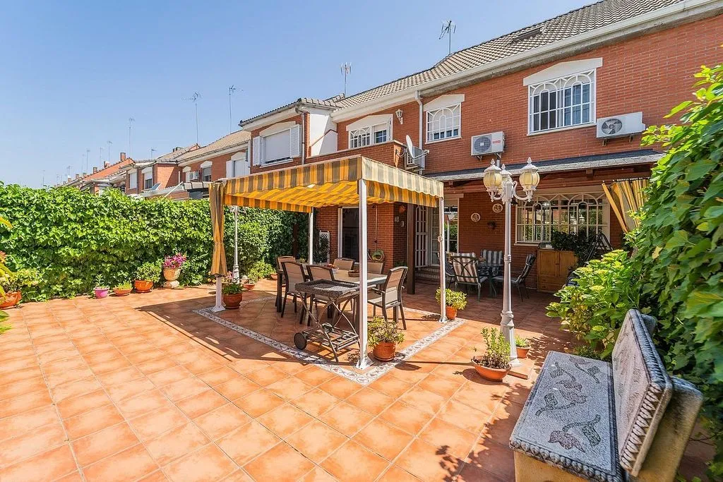 Terrazza - Terraced Semi-Detached House with Garden in Parla