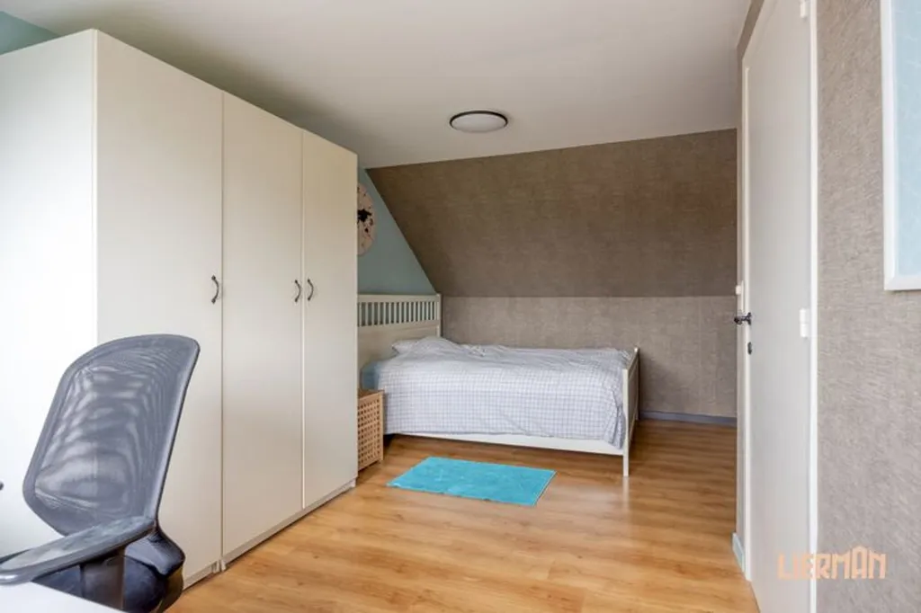 Magamistoad - House with Garden and Solar Panels in Aalst