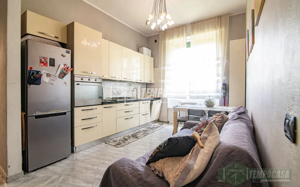Cuisine - Rustic-Style Flat with Central Heating in Sesto San Giovanni