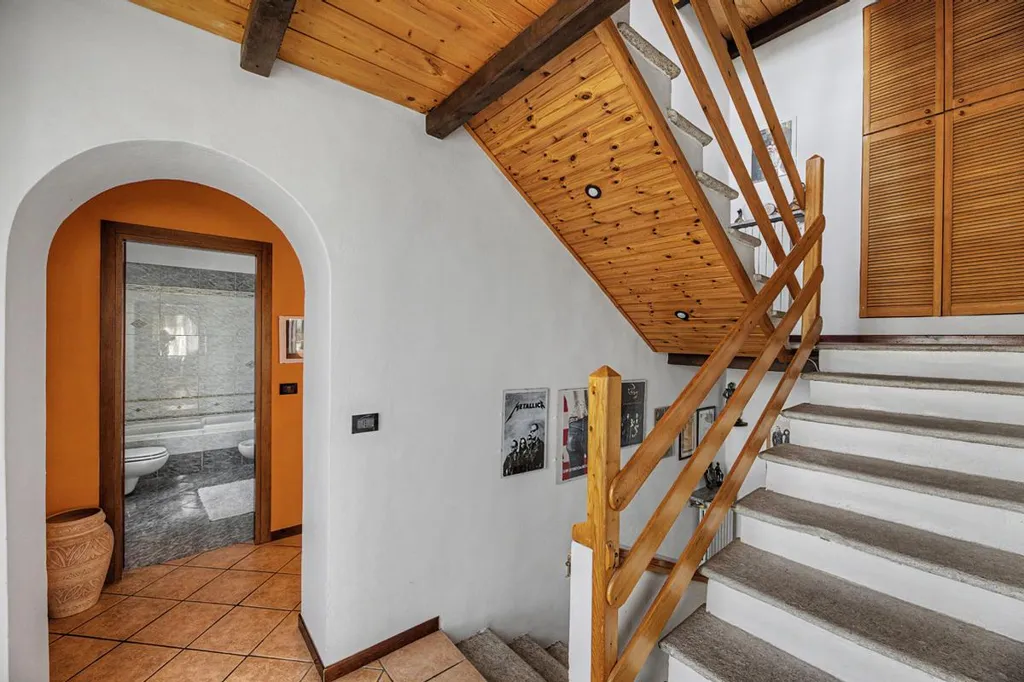 Toad - Multi-Level Apartment with Mansard in Luino