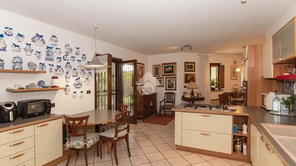 Köök - Villa with Pool and Garden in Barbania