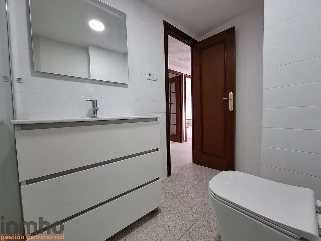 Bagni - Semi-Ammoblled Flat with Terrace in Oliva