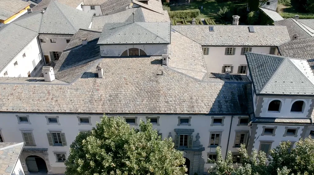 Vue aérienne - Historical Palace with Renaissance Architecture in Sondrio