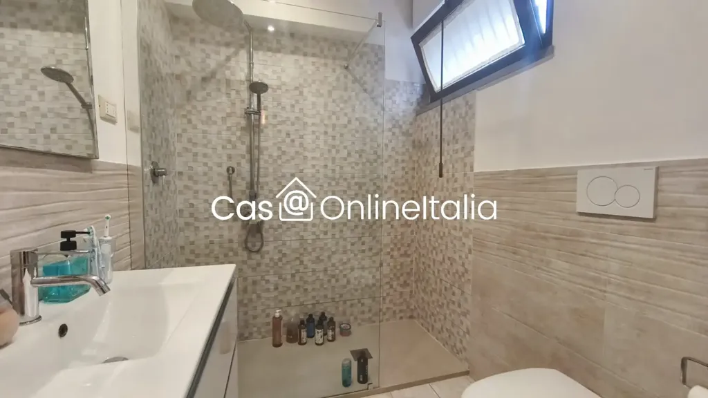 Salles de bain - Studio with Garden and Garage in Prato