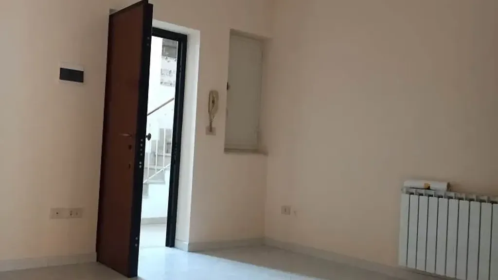 Pièces - Fully Renovated Apartment with Balcony in Messina