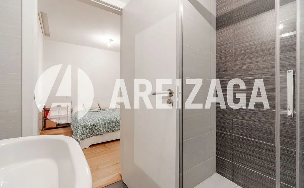 Bathrooms - Modern Flat with South Orientation in San Sebastián