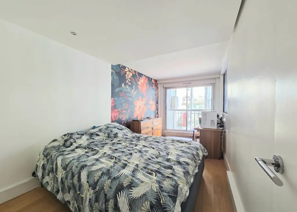 Chambres - Appartement Rénové avec Balcon à Paris