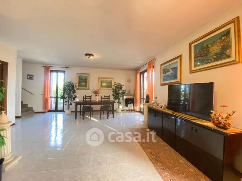 Elutuba - Three-Storey Villa with Private Garden in Mortara