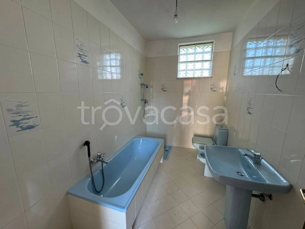Vannitoad - Villa with Potential for Two Apartments in Boves