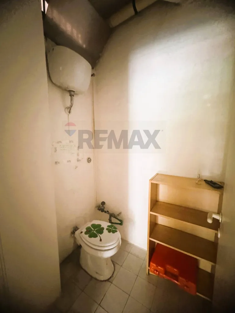 Bathrooms - Commercial Space with Vitrine in Ostia Ponente