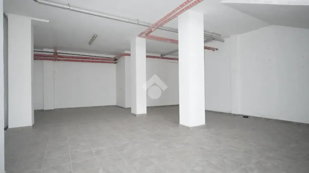 Garage - Commercial Space with Central Location in Susa