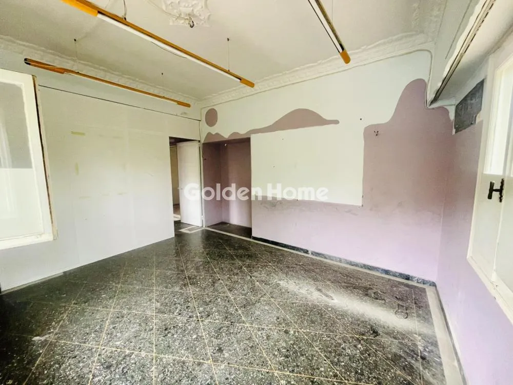 Pièces - Apartment with Balcony in Perama Centre
