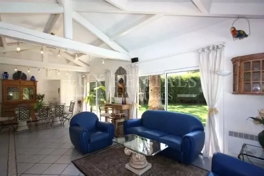 Séjour - Villa Luxueuse avec Piscine à Antibes