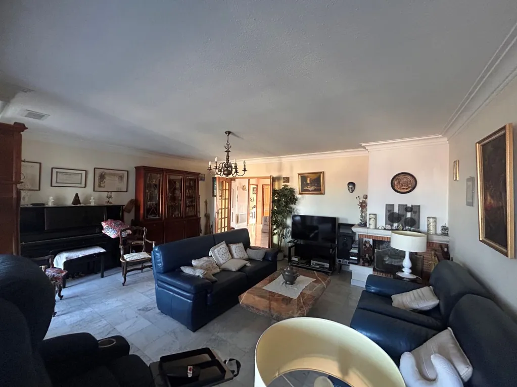 Appartement 5 pièces à POUSSAN