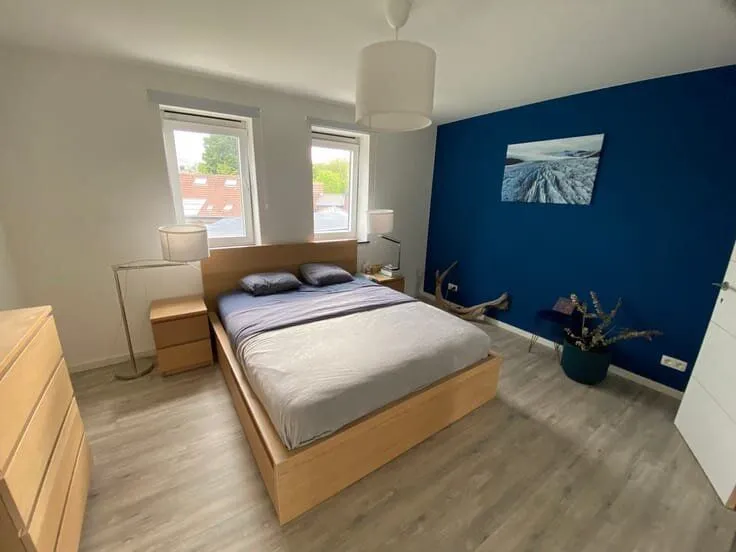 Bedrooms - 6-Bed House with Solar Panels in Green Setting