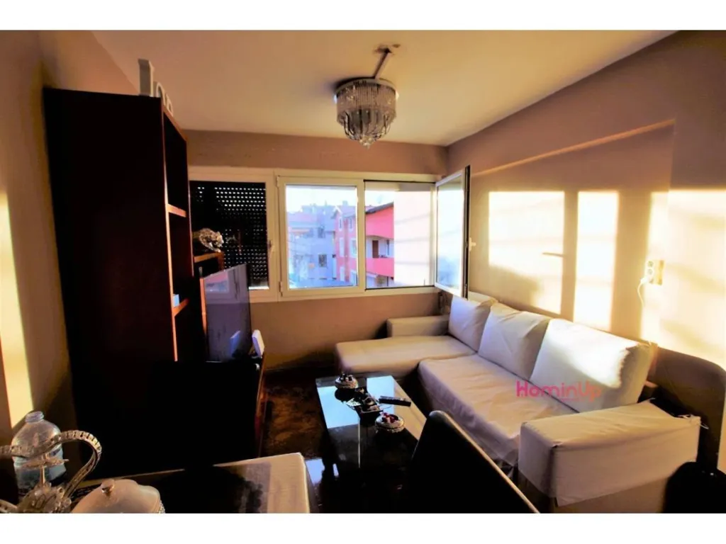 Elutuba - Three-Bedroom Apartment with High Ceilings in Bilbao