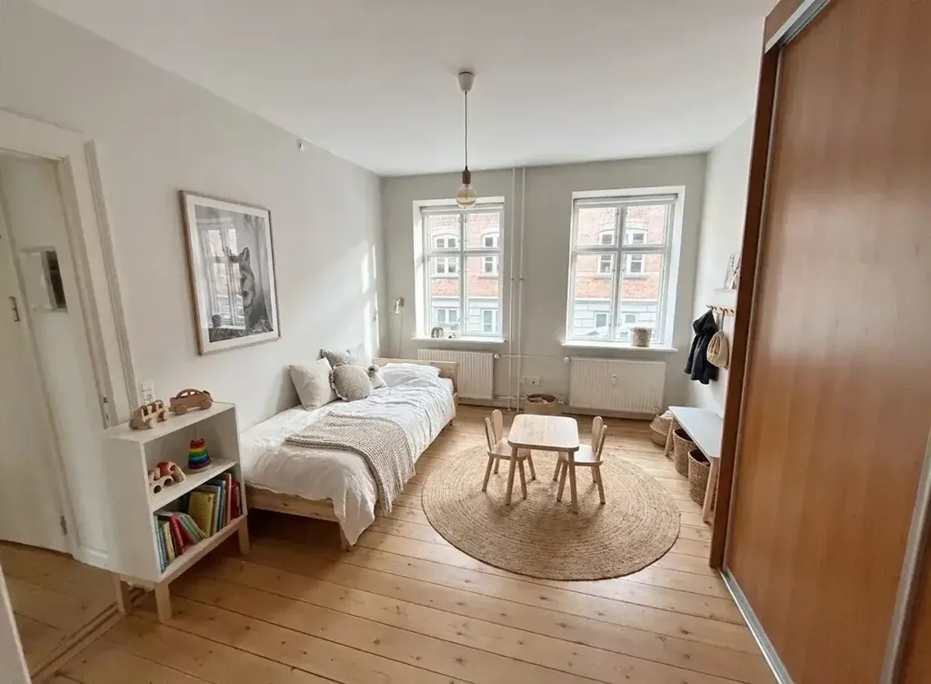 Chambres - Charming 5-Room Apartment in Randers C