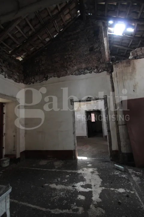 Toad - Villa to Renovate with Garden in Mascalucia