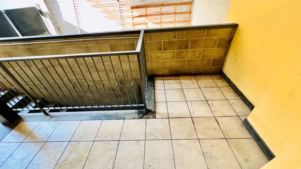 Pièces - Two-Bedroom Flat with Terrazzo in Milan