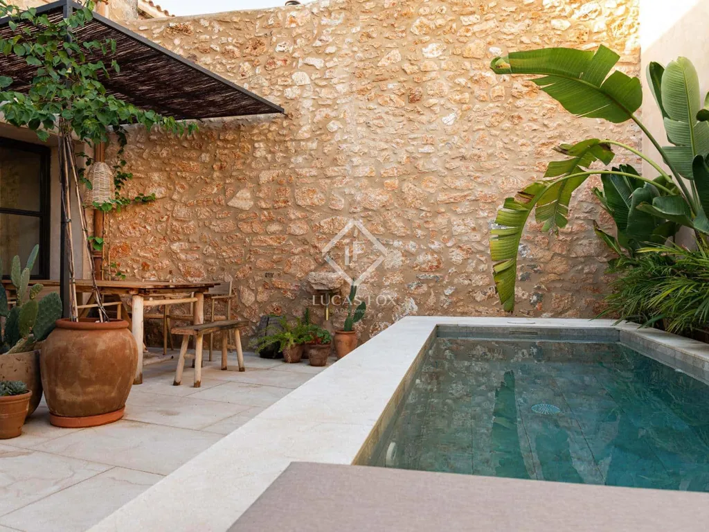 Bassein - Renovated Villa with Pool in Es Llombards